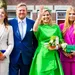 Ariane, Willem-Alexander, Máxima en Amalia geposeerd op Koningsdag