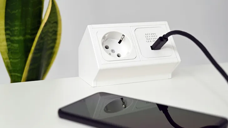 stekkerdoos oplader telefoon