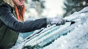 De vorst keert terug vannacht: 7 onmisbare tips voor automobilisten om schade te voorkomen