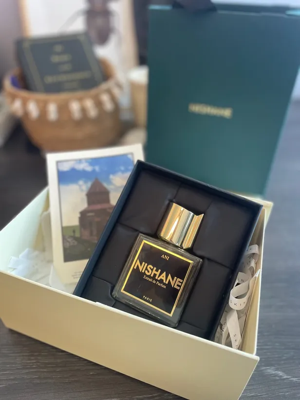 De geur Ani Nishane van Skins Cosmetics