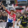 Beelden | Om alvast in de stemming te komen: hoe Mathieu van der Poel drie jaar terug Dwars door Vlaanderen op z'n kop zette