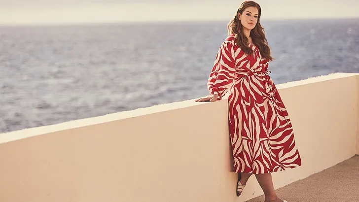 Waarom plus size mode niet meer verstopt hoort te worden in een apart rek