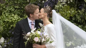 Hugh Grosvenor en Olivia Henson, de Duke en Duchess van Westminster, bij hun huwelijk. – Leuk babynieuws voor prins William.