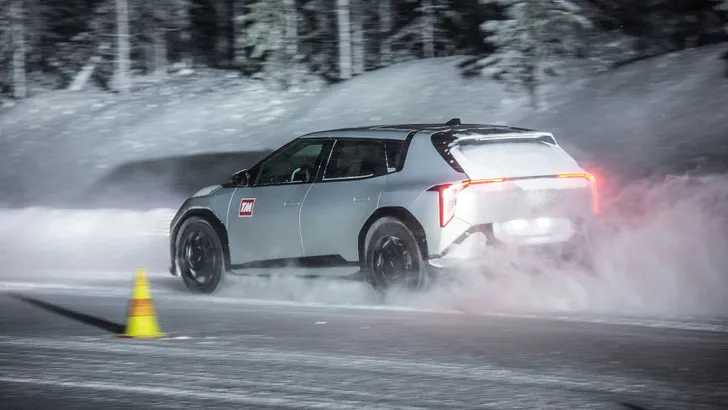 Onafhankelijke Finse wintertest: Kia EV4 presteert als beste EV bij -37 graden
