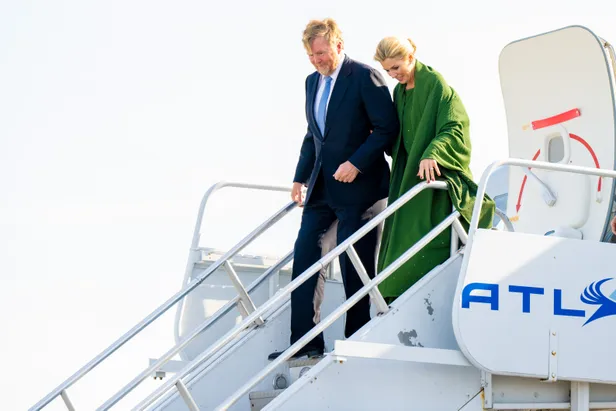 Koning Willem-Alexander en koningin Máxima kwamen vandaag na een lange vlucht aan op Philadelphia Airport. Werkbezoek april 2026.