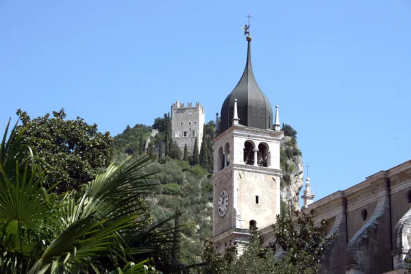 Twintig minuten omhoog, duizend jaar terug in de tijd — en elk stapje meer waard dan de vorige.