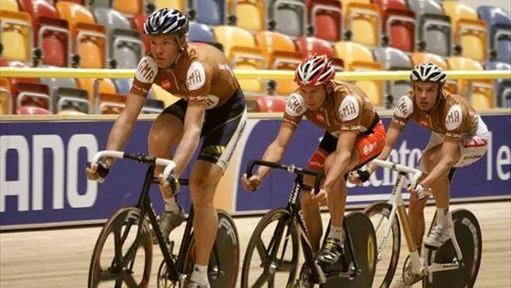 Apeldoorn: Mouris/Barth/Keisse aan de leiding