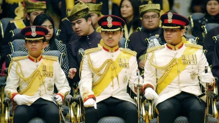 Schokkend: prins van Brunei heeft tijger als huisdier 