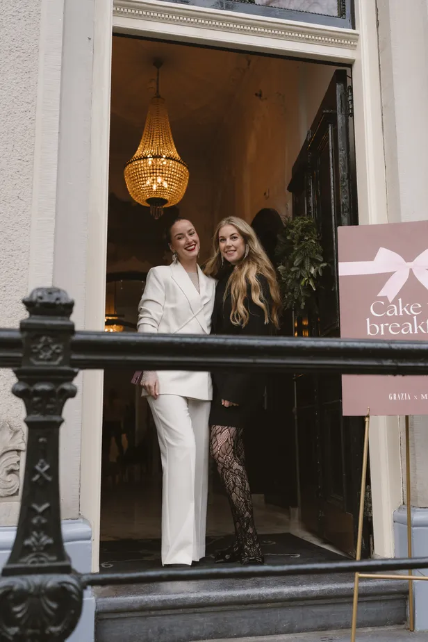 Grazia's Rosanne en Emma ontvangen de gasten bij het Pulitzer Hotel 