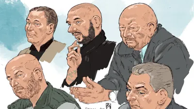 Martien R. (rechtsboven) tijdens zijn strafzaak.