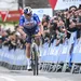 Remco Evenepoel zittend in zijn zadel in de Ronde van Valencia: de zittende demarrage