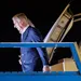 Foto van koning Filip uit vliegtuig in Vietnam. – Koning Filip toont geheime schilderijen in unieke video