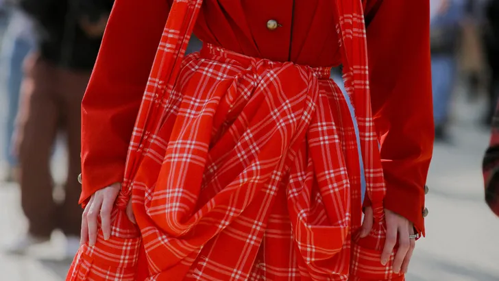 Trendalert: déze volumineuze laagjesrok gaan we overal zien dit voorjaar