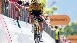 Bij Team Visma | Lease a Bike verandert alles wat ze aanraken in goud. Morgen hopen ze het goud verder te laten blinken, want naast het roze veilig naar Rome brengen is er ineens een nieuwe doel ontstaan voor Davide Piganzoli.