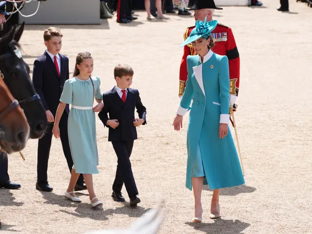 Foto van prinses Kate en haar kinderen te Horse Guards Parade voor Trooping the Colour 2025.