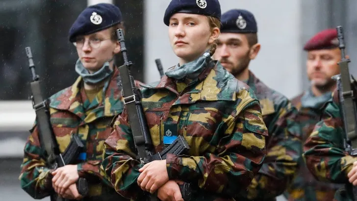 Prinses Elisabeth slaagt voor eerste fase militaire opleiding
