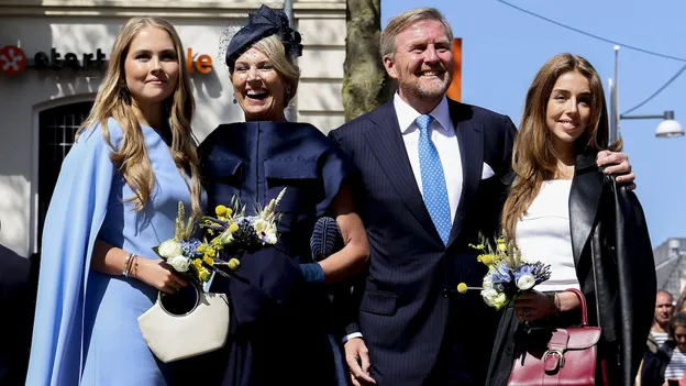 Koningin Máxima over uitgevlogen dochters. – Foto van koninklijk gezin in Doetinchem voor Koningsdag 2025