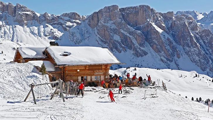 Wintersport in de Dolomieten? Deze must-sees, berghutten, hotels en restaurants wil je niet missen!