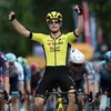 Olav Kooij bedankt Wout van Aert: 'Hij is de enige die zo'n lead-out van 750 meter kan doen' | Wieler Revue