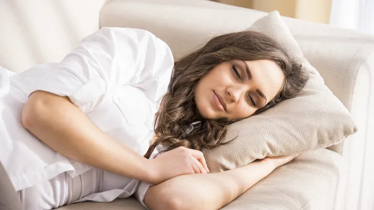 Val je altijd in slaap voor de tv? Dit zegt het over je gezondheid