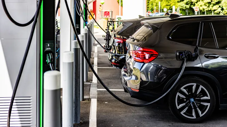 ACEA cijfers 2026: Elektrische markt groeit in EU, Nederland ziet forse daling