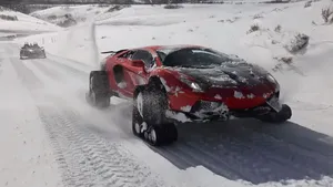 Lamborghini Aventador op rupsbanden is een fantastisch slecht idee