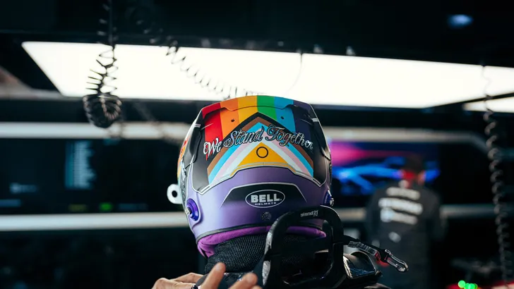 Regenboog-Hamilton: 'F1 moet kritiek uiten op Qatar en Saoedi Arabië'
