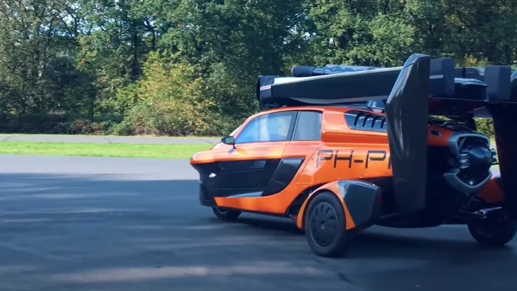 Nederlandse vliegende auto mag de straat op