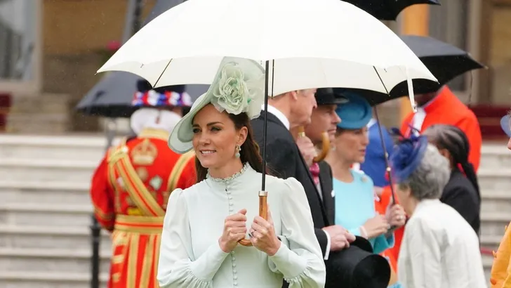 Hertogin Kate, Garden Party Style!