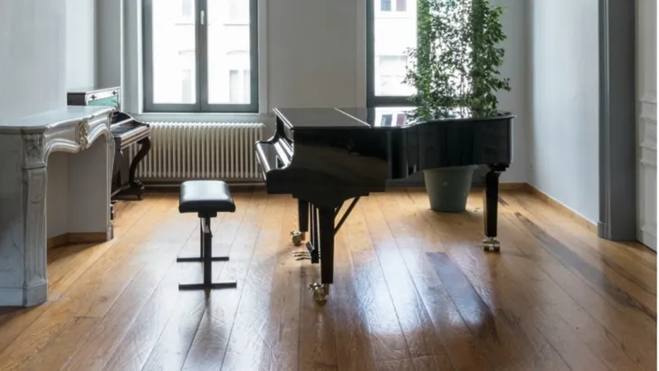 parketvloer met piano