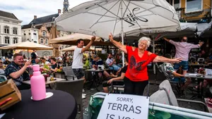 Vreugde op het terras in Ben Bosch