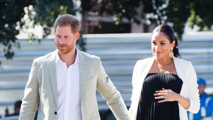 Zien: Prins Harry grapt dat hertogin Meghan's baby niet van hem is