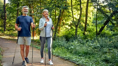 Geef je dagelijkse wandeling een flinke upgrade. Ontdek hoe verschillende manieren van wandelen een enorme boost geven aan je gezondheid.