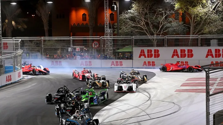 Formule E onder vuur vanwege gevaarlijke safety car situatie