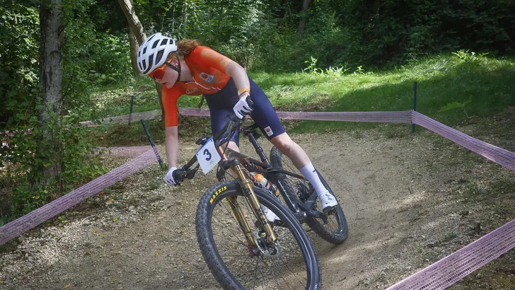 puck pieterse op de mountainbike