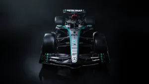 Mercedes presenteert tweekleurige W15