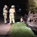 Persfotograaf met shovel in de sloot geduwd
