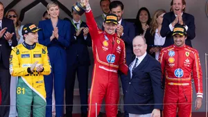 Prins Albert en Charles Leclerc, coureur voor Ferrari