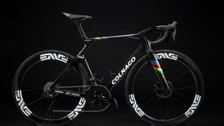 zwarte tour-fiets van pogacar in 2026