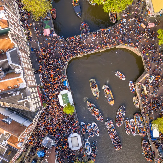 weer op Koningsdag Amsterdam botenparade