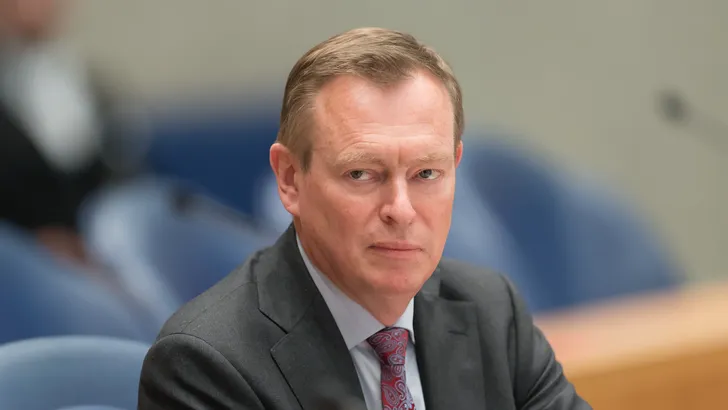 Minister Bruins vertelt waarom hij in elkaar zakte tijdens debat