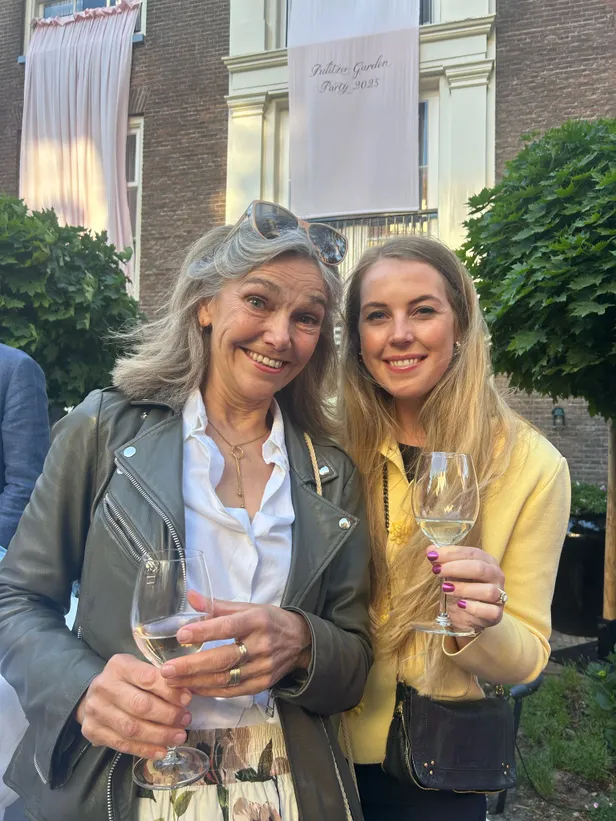Marique en Emma bij de Pulitzer Garden Party 