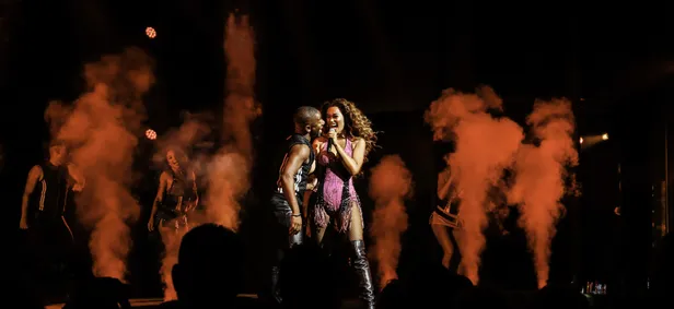 Romy Monteiro als Rachel Marron in The Bodyguard 
