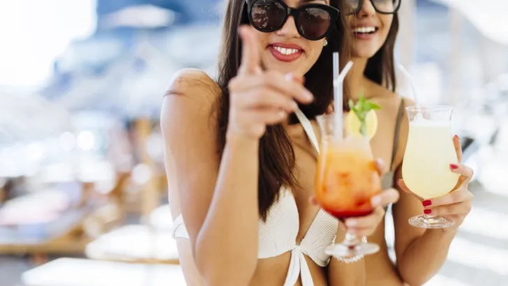 beach club, cocktails