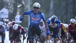 Jasper Philipsen juicht in Nokere-Koerse.