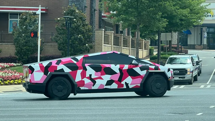 Elon Musk hint naar bizarre Tesla Cybertruck-modificatie: "Misschien moeten we dit maken"