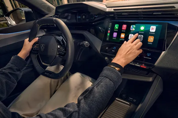 Nieuwe Peugeot 308 en 308 SW: facelift en meer actieradius (én concurrentie voor de Golf, Mégane en Tesla?)