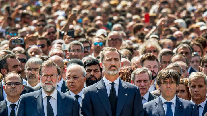 Koning Felipe bij herdenking aanslagen Barcelona