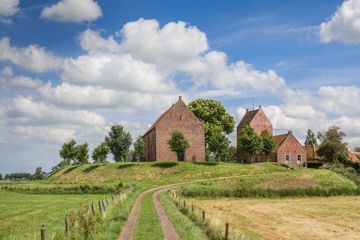 Het water op: ontdek deze kanoroute langs verstilde Groninger dorpen