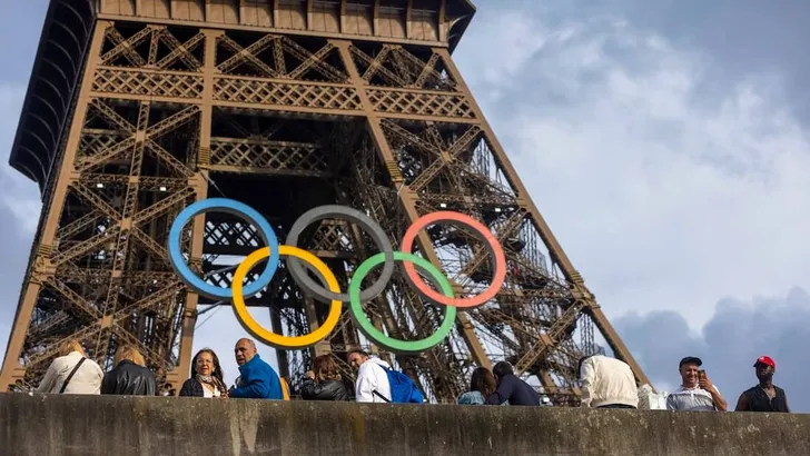 Eiffel Tower decorated with Olympic Rings - Paris